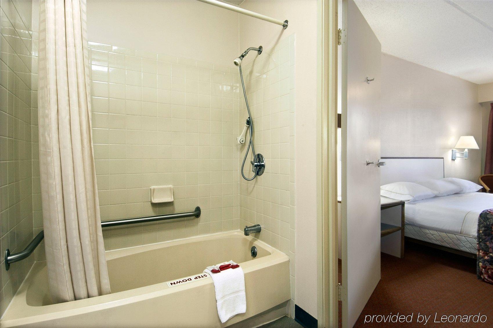 Red Roof Inn Columbia West, Sc Room photo